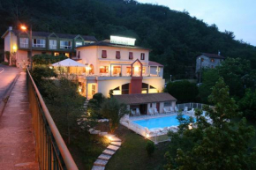 Отель Logis Hotel Restaurant du Pont  Амбьяле